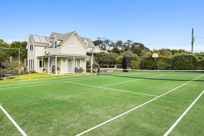 Image de Whitehaven four-bedroom storybook home with tennis court