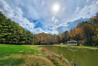 Image de Serene Tn mountain getaway nestled on 17 private acres of majestic Appalachian Mountains.