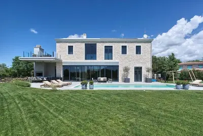 Image de Luxury Villa Valens Residence with heated pool, sauna, gym, mini golf, wine cellar, parking, Wifi, air-conditioned in inland Istria