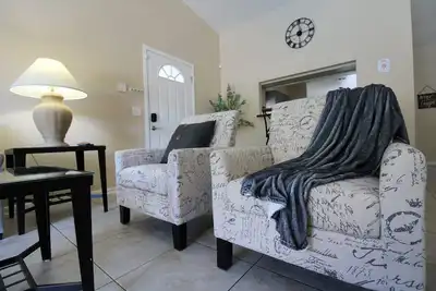 Image de 2-Bedroom Oasis with a Pool & Firepit. Close to Beaches and Downtown St. Pete!