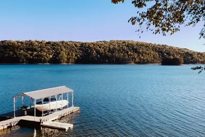 Image de The Haven Norris Lake! 10% Week Stays! 5 Acres, Private Dock, Fire-Pit, Kayaks!