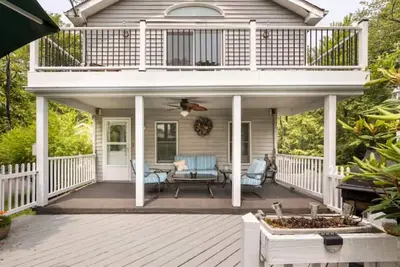 Image de Perfect getaway in the heart of Lake Harmony - quiet walkable street New Hot Tub
