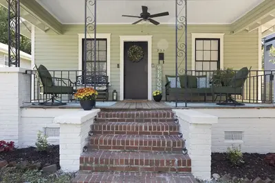 Image de Historic Cherry Bungalow -Midtown less than 1 mile from City Center