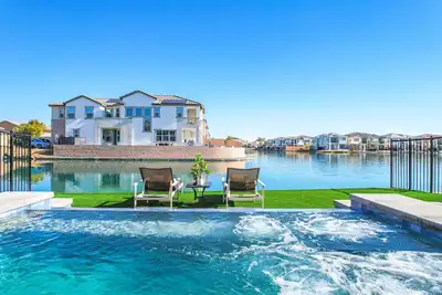 Image de Lakefront with private Pool 4 master
