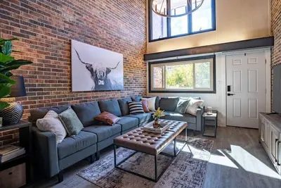 Image de Quick Walk to Slopes, Unique 4-Story, Cozy, Modern & Clean - Fantastic Location