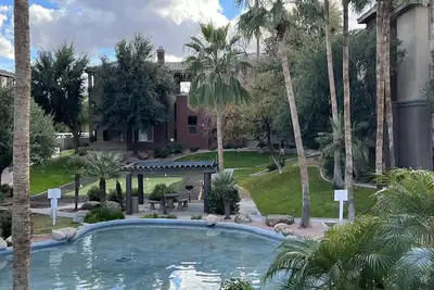 Image de Cozy Condo in Resort Gated Community! Across Papago Golf Club! Mins to airport