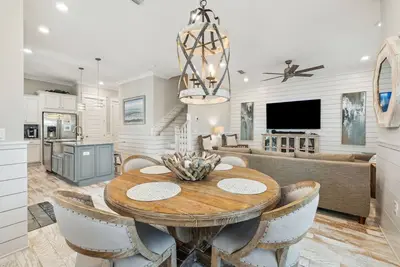 Image de Light-Filled 30a Retreat | Golf Cart, Bikes, Ping Pong, Pool Access, Near The Big Chill