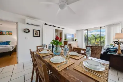 Image de Book now for Whale Season-Ocean view Pac Shores Couples and families welcome!