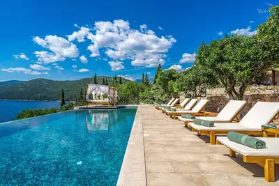 Image de Belle maison à Gruda avec jacuzzi