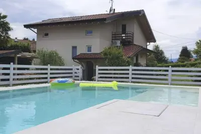 Image de Maison de vacances privée avec Wifi, climatisation, bain à remous, piscine privée, Tv, patio
