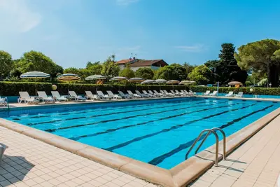 Image de Confortable appartement avec climatisation, piscine, Wifi, Tv, terrasse, animaux admis et parking