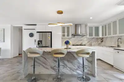 Image de Luxury spacious 3-bedroom Suite on exclusive Lansell Rd, Toorak