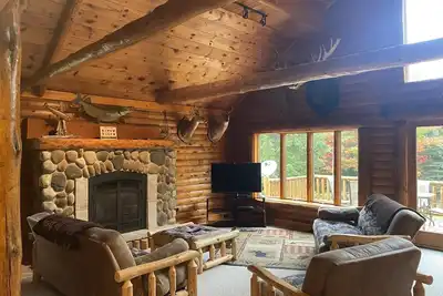 Image de Seney Cabin with hot tub