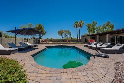 Image de Luxury Spanish Dream Home With Heated Pool, Hot Tub, Amazing Views + Pickleball!