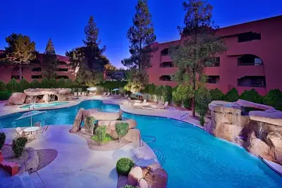 Image de Resort Like Condo in the Prestigious Paradise Valley Area