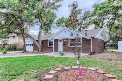 Image de Your Home away from home near Rockies!
