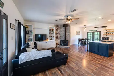 Image de Country Comfort with a Fireplace