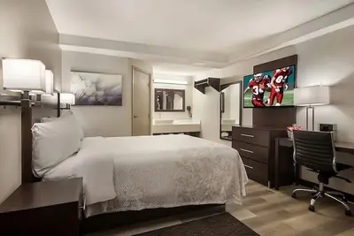 Image de A bang for your buck! A short walk from Erie Art Museum! Pets Allowed, Parking!