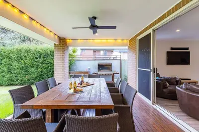 Image de Big Wave At Shoal Bay, 8 Achilles St - large home with ducted air con, Wi-Fi and Linen