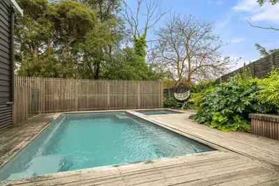 Image de Luxury Family home, pool, spa, close to Cowes Beach, township