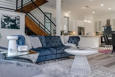 Image de EaDo Signature - East of Downtown Spacious Home