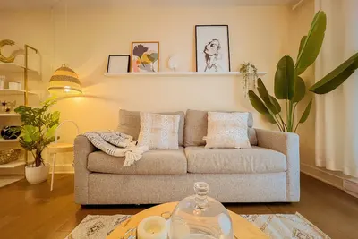 Image de Modern King Suite with WiFi- Gym -Terrace - Parking- Close to Downtown & Airport