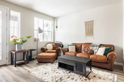 Image de 15 min to Red Rocks! - Entire 2 Br/ 3. 5 Bath Home