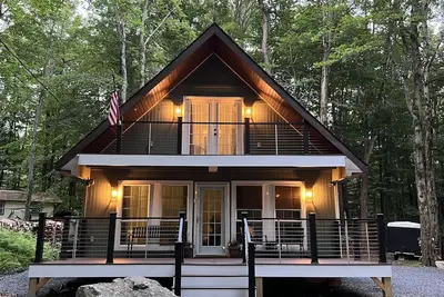 Image de Cozy 3 Bedroom Chalet with Hot Tub