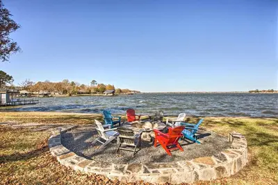 Image de Stunning Lakefront Home with Private Dock & Deck