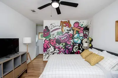Image de Art at the park Apt #2, 1bedroom in modern bldg.