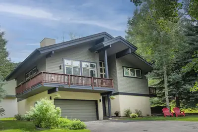 Image de Beautiful Mountain Home With Hot Tub on Free Bus Route