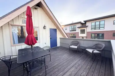 Image de New Across St from Csu campus! 3 bedroom 1. 5ba, above famous Rainbow Restaurant