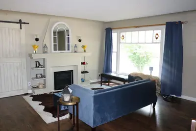 Image de Bright and spacious  two-story house, 3br/2ba