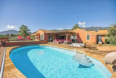 Image de Private Pool/Slide/Hot Tub-5 min to Broadmoor/7 Falls/Zoo, Borders Open Space