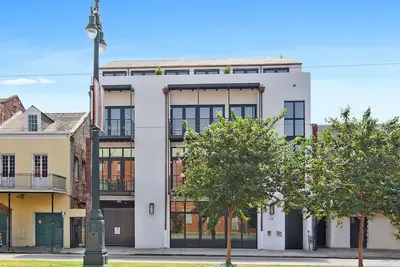 Image de 3-Story Luxury Residence - French Quarter - Unit 204