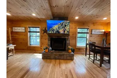 Image de Peaceful FamilyCabin, sleeps 8, pet friendly