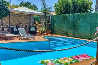 Image de Newly renovated loft with private pool and surrounded by gardens