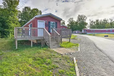 Image de Pet-Friendly Cassoplis Cabin, Close to Parks!