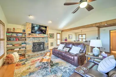 Image de Near Beech Mountain: Crimson Cabin w/ Views