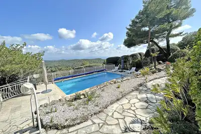 Image de Villa Tarentelle - mas provençal avec piscine chauffée et vue exceptionnelle
