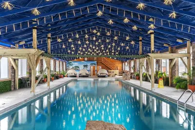 Image de This is It Cabin with a hot tub, fire pit, & indoor pool!
