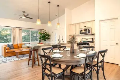 Image de 45 Grasshopper Lane, Sedona · Red Rock Views, Hot Tub, New & Modern, Walk To All