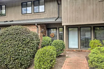 Image de Cozy Chapel Hill Condo ~ 2 Mi to Unc & Dtwn!