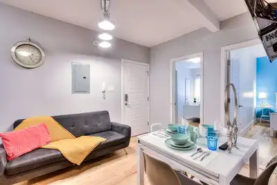 Image de Saint Denis - Downtown 3 bedroom Bright & Colourful