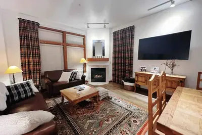 Image de Kintla Lodge: Ski-in/Ski-out