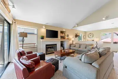 Image de Heavenly Halmalka on Lake Chelan! Comfortably sleeps 8.