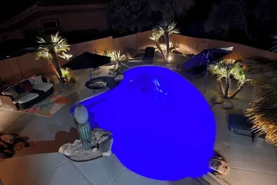 Image de Luxury Home With Resort Style Backyard with Heated Pool/Spa High End Amenities