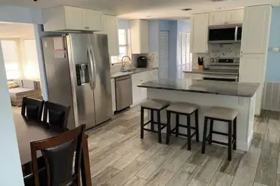 Image de Peaceful 3 bedroom home with pool.
