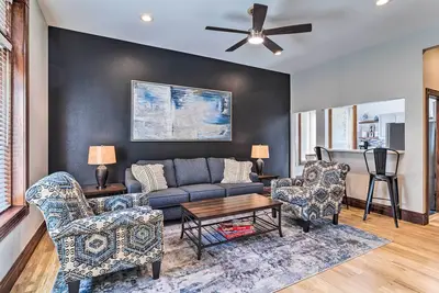 Image de < 1 Mi to St Joseph's: Denver Townhome!