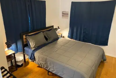 Image de Cozy 1 Bdrm walk to Hospital